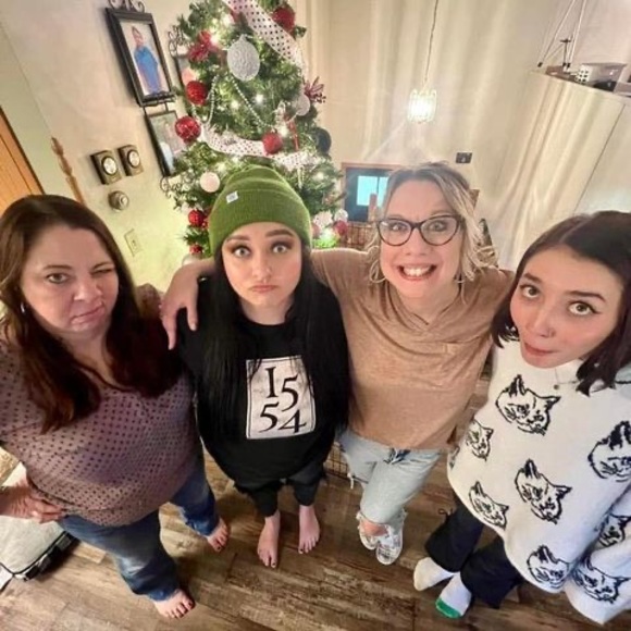 Meet your Posher, Christa - Picture 1 of 1